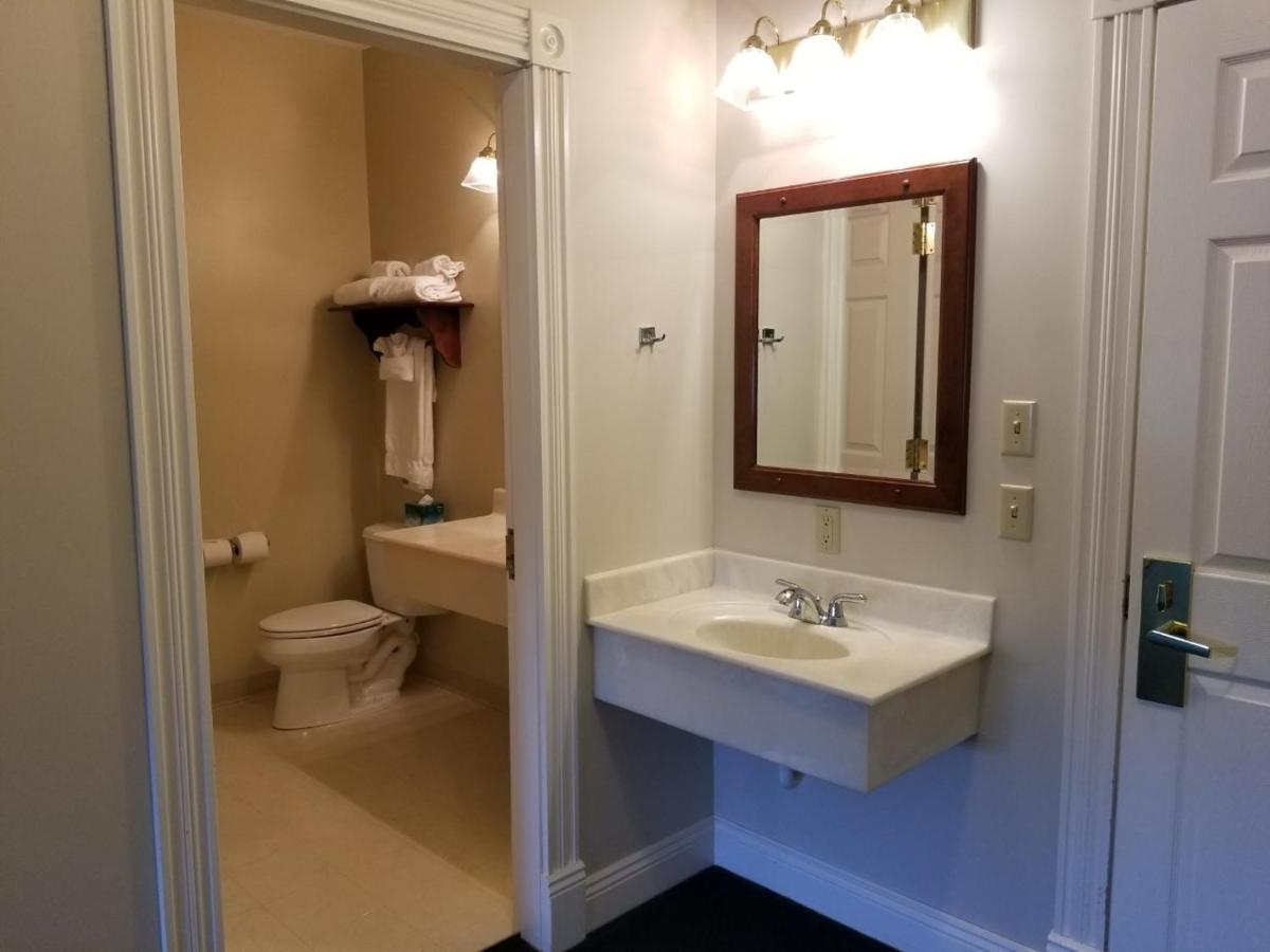 Inn At Amish Door Wilmot Екстер'єр фото