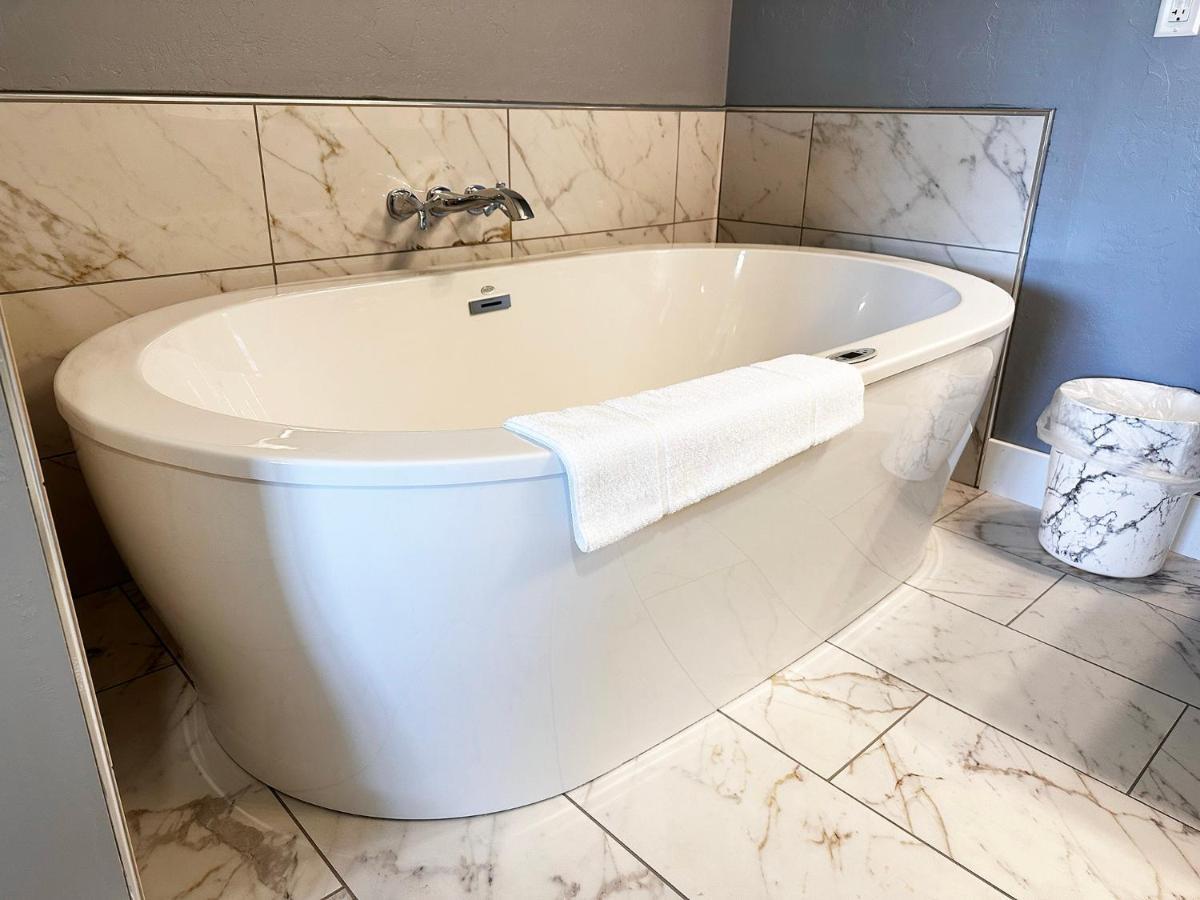 Inn At Amish Door Wilmot Екстер'єр фото